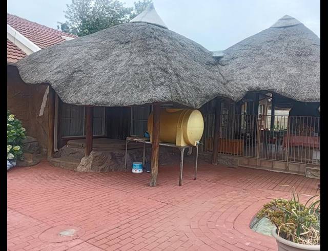 4 BEDROOM HOUSE FOR SALE IN PARKRAND